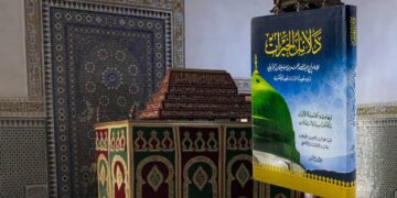 من بئرٍ في الخلوة إلى كتابٍ ملأ الدنيا نورًا… حكاية “دلائل الخيرات” للإمام الجزولي