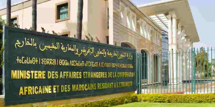 الخارجية المغربية تُفعّل خلية أزمة وتضع أرقاماً رهن إشارة مغاربة الخليج