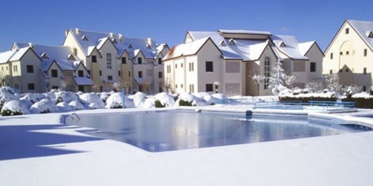 ثلوج وأمطار رعدية ورياح قوية وطقس بارد بعدد من مناطق المملكة إلى غاية الخميس