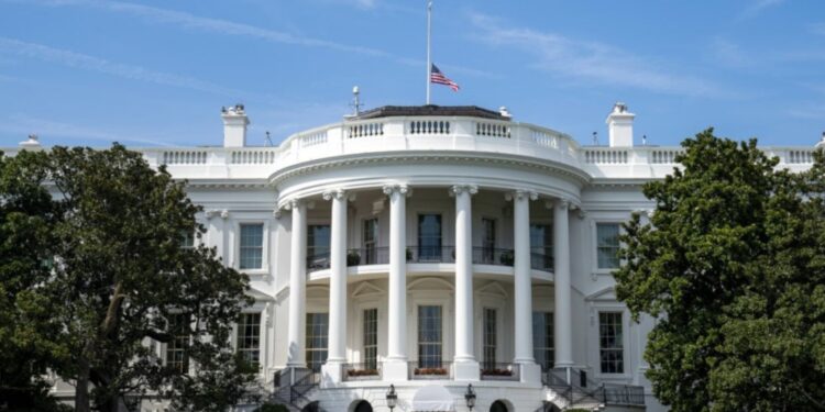 “البيت الأبيض”.. توقعات بسيطرة أمريكية كاملة ومطلقة على المجال الجوي الإيراني خلال الساعات المقبلة