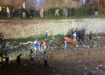 سقوط عرضي لشرطي ومشتبه به في قعر وادٍ بـمراكش وإصابتهما بجروح