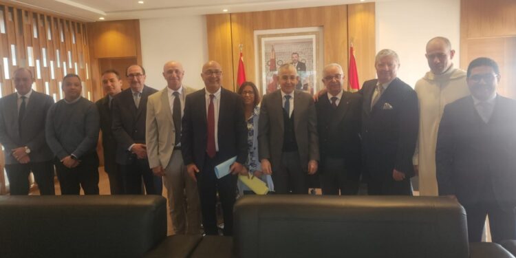 لقاء تشاوري بين ولاية جهة مراكش-آسفي والمنعشين العقاريين لتعزيز مناخ الاستثمار بالجهة