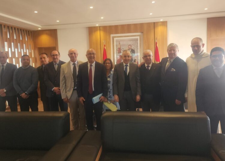 لقاء تشاوري بين ولاية جهة مراكش-آسفي والمنعشين العقاريين لتعزيز مناخ الاستثمار بالجهة