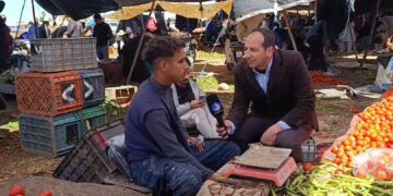 فوضى الأسعار بسوق الأربعاء بالسويهلة.. تضارب في أثمنة الخضر واللحوم والماشية وسط ركود الطلب..فيديو