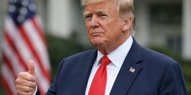 ترامب: المفاوضات مع إيران تسير بشكل إيجابي وعلّقت الضربات العسكرية لحين 6 أبريل