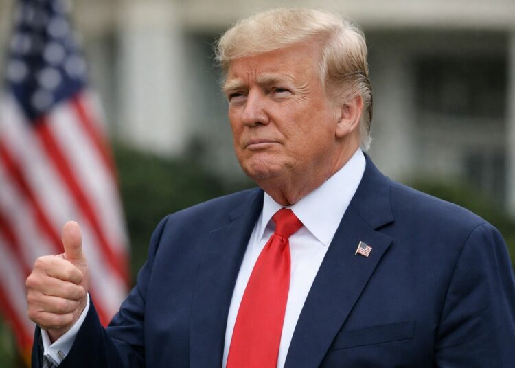 ترامب: المفاوضات مع إيران تسير بشكل إيجابي وعلّقت الضربات العسكرية لحين 6 أبريل