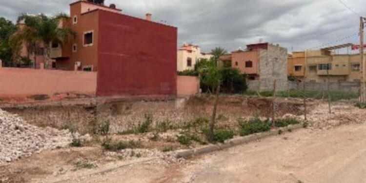 ساكنة حي بومسمار بجليز تراسل والي مراكش آسفي لوقف مشروع طبي “غير قانوني” داخل منطقة سكنية