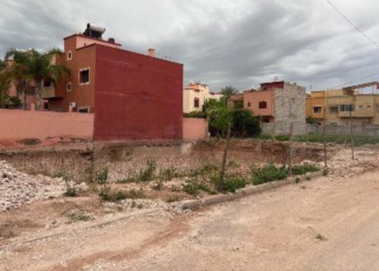 ساكنة حي بومسمار بجليز تراسل والي مراكش آسفي لوقف مشروع طبي “غير قانوني” داخل منطقة سكنية