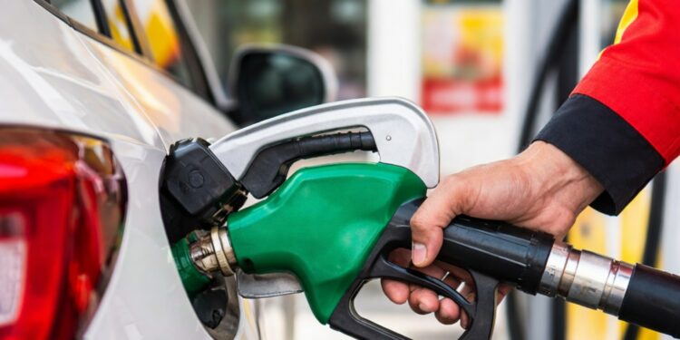 البنزين في المغرب يتجاوز التسعيرة العالمية.. زيادة إضافية تُثير الجدل