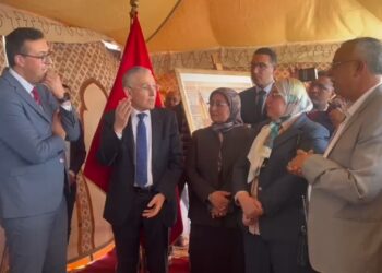 والي جهة مراكش يفجّرها في وجه مقاول قنطرة واد نفيس “24 شهراً كثيرة بزاف”.. فيديو