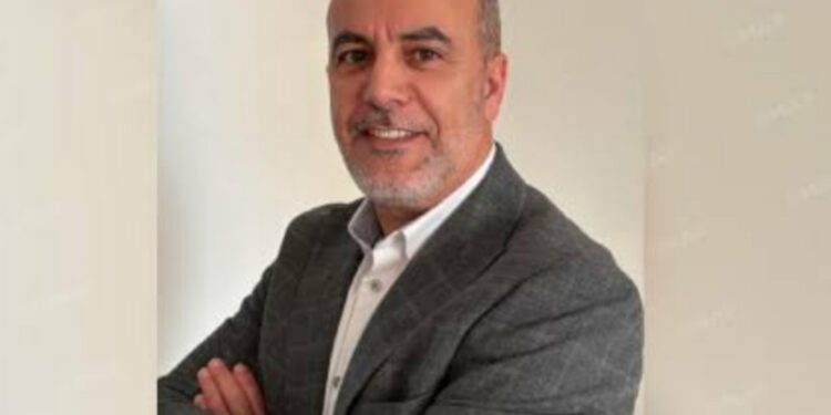 عالم مغربي يتألق عالمياً.. ميمون عزوز يحصد جائزة رفيعة في العلاج الجيني