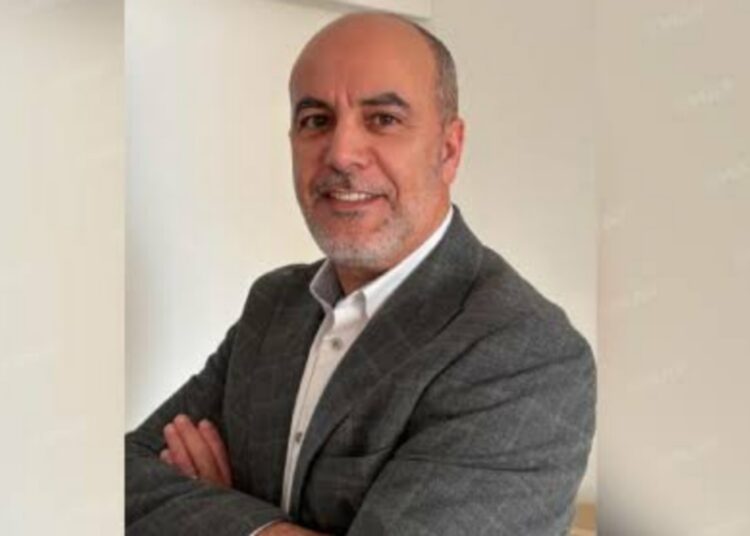 عالم مغربي يتألق عالمياً.. ميمون عزوز يحصد جائزة رفيعة في العلاج الجيني