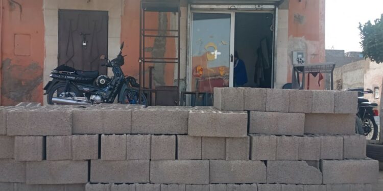 فوضى أوراش البناء تُحاصر تجارة سيدي ميمون بمراكش وتُربك حركة الراجلين
