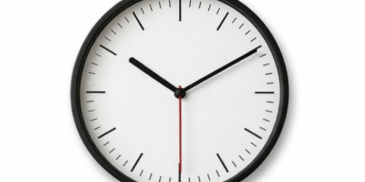 الساعة الإضافية تحت المجهر.. الحكومة تحسم الجدل وتؤكد أن القرار مؤطر بالقانون وليس ارتجالياً