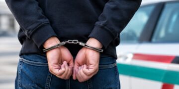 توقيف الشخص الذي تم ضبطه بساحة مدرسة بطنجة يتواجد بها مكتب للتصويت متحوزا لحقيبة بها أوراق انتخابية