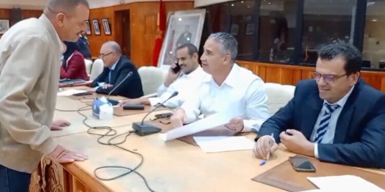 قرعة لتنظيم حنطات بيع المشروبات والفواكه الجافة بساحة جامع الفناء بمراكش.. صور